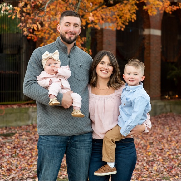 Meet your Posher, Kylie - Picture 2 of 3